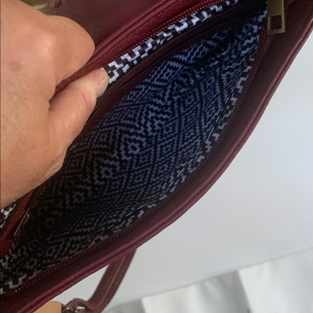 NWT Ampere Creations Burgundy Fringe Crossbody Bag W/ dust bag. - Picture 2 of 4